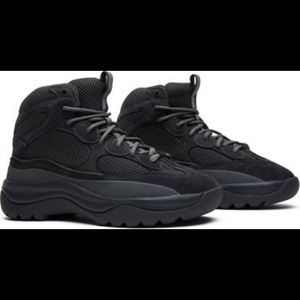 Yeezy Desert Boot Women’s size 8